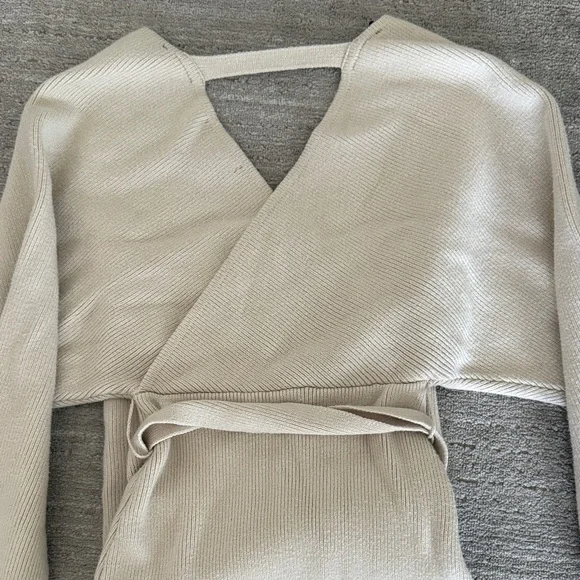 Cream sweater dress - Picture 3 of 3